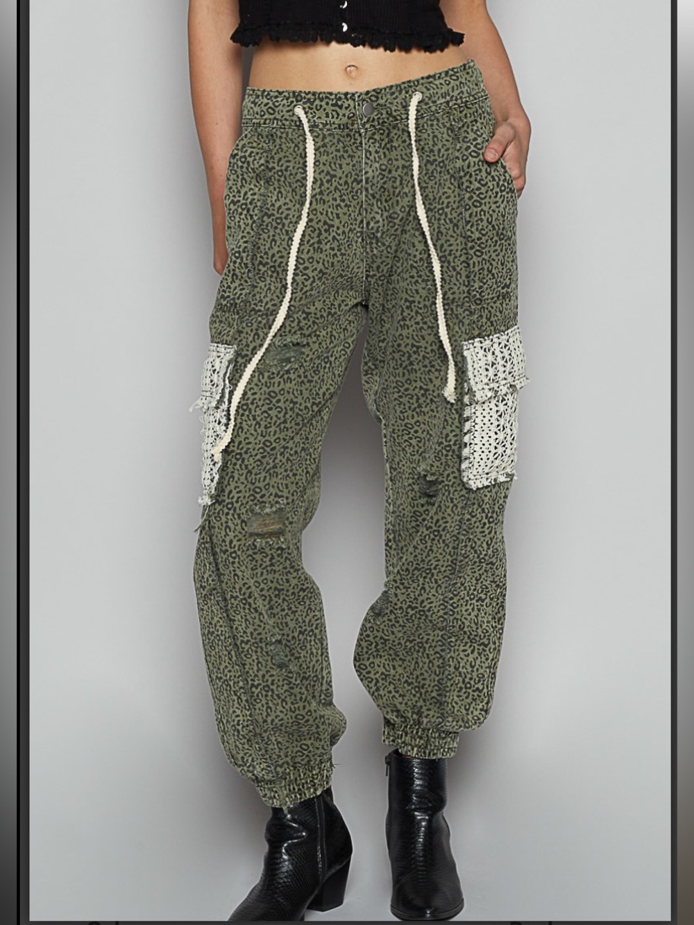 289 ❤️POL distressed denim jogger leopard pants